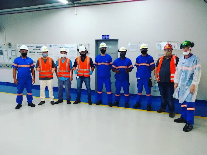 Equipe técnica da NBS em EPI durante parada de manutenção em planta industrial